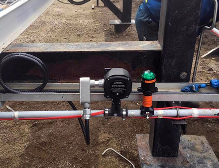 Pipe tracing system with lighted end seal.